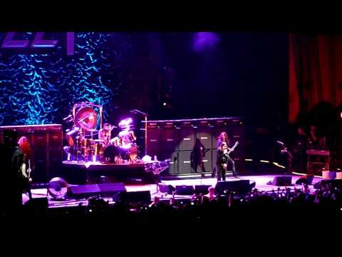 Ozzy Osbourne - Paranoid - Ozzfest 2010