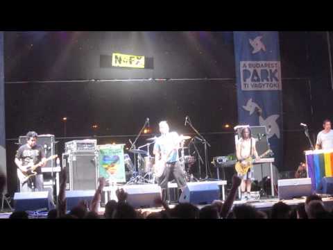 NOFX - Creeping out Sara - HD - Budapest @ Park 2013 08 15